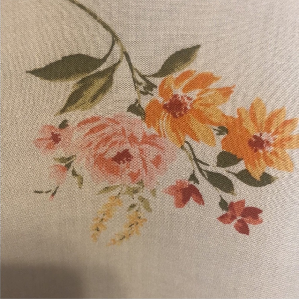 Floral White Women's Top - Picture 3 of 7